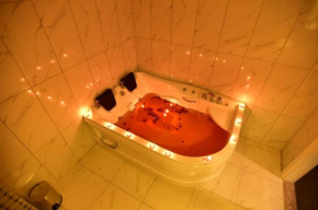ARENA SUITE JAKUZİLİ DAİRE